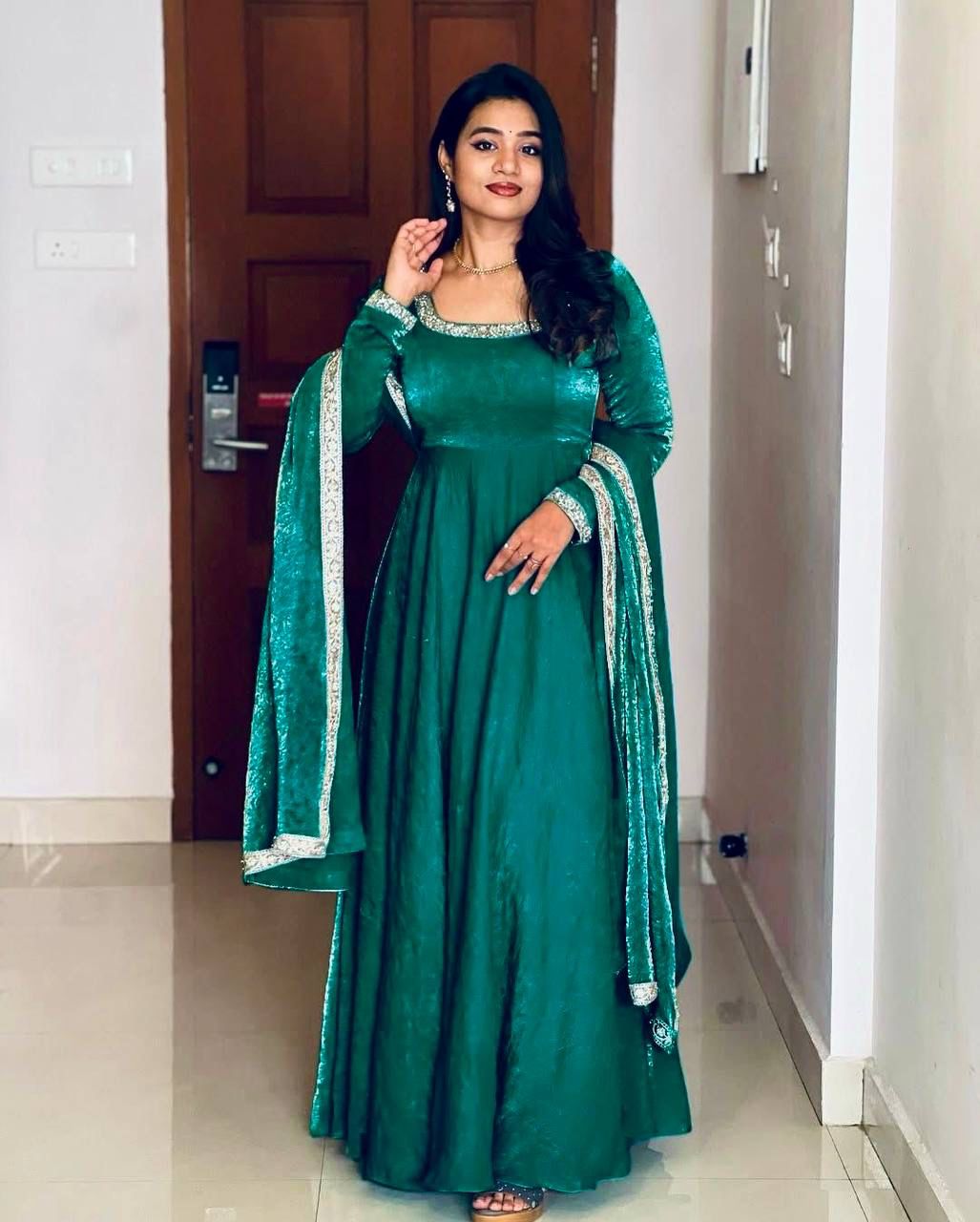 👗Premium Designer Party Wear Gown Set 👗