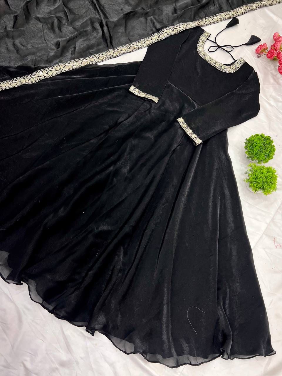 👗Premium Designer Party Wear Gown Set 👗