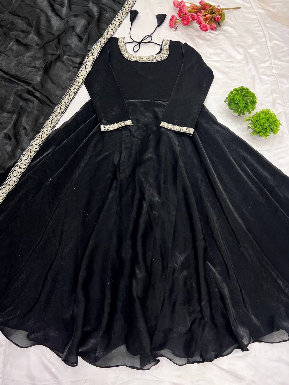 👗Premium Designer Party Wear Gown Set 👗