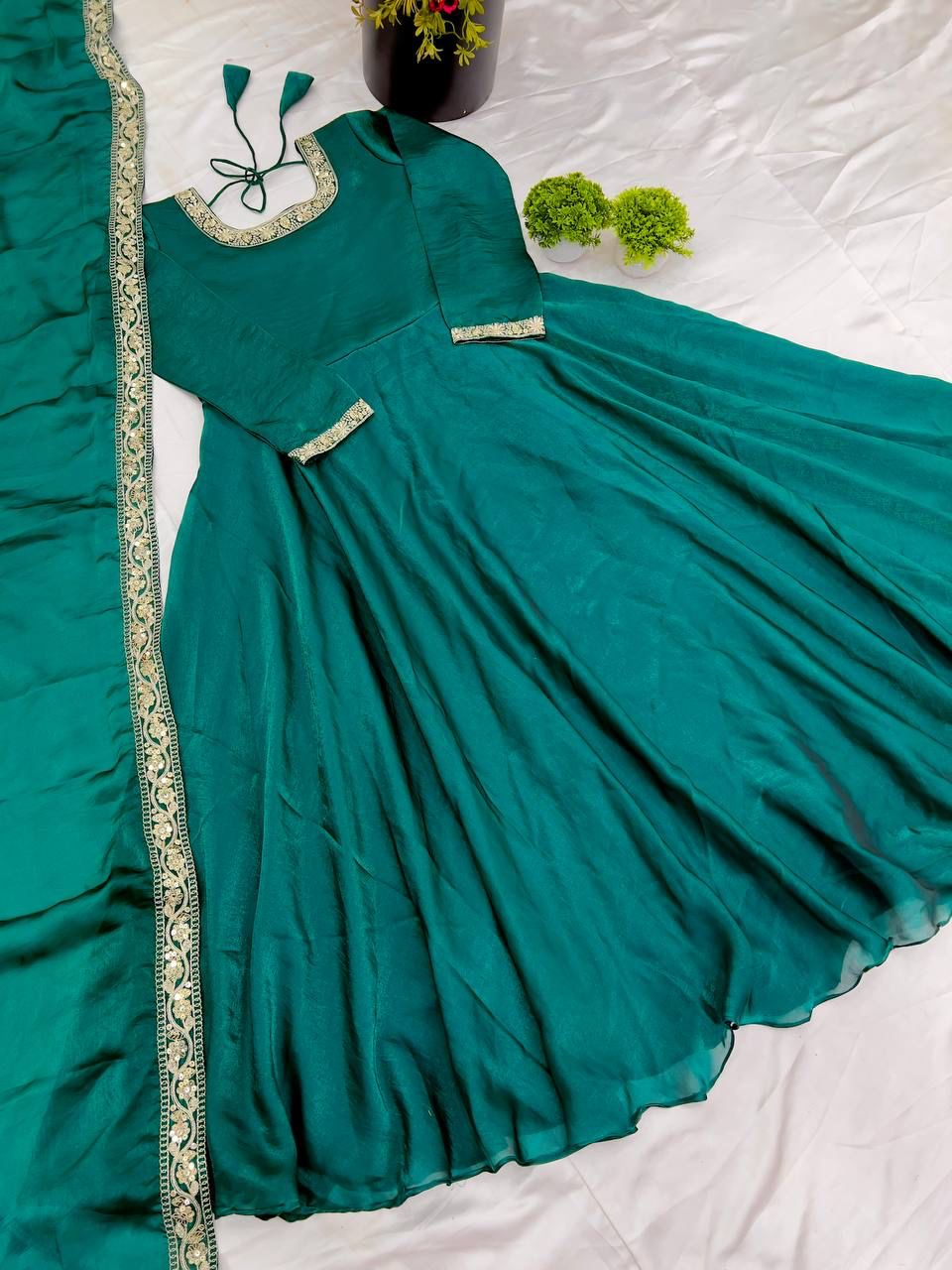 👗Premium Designer Party Wear Gown Set 👗