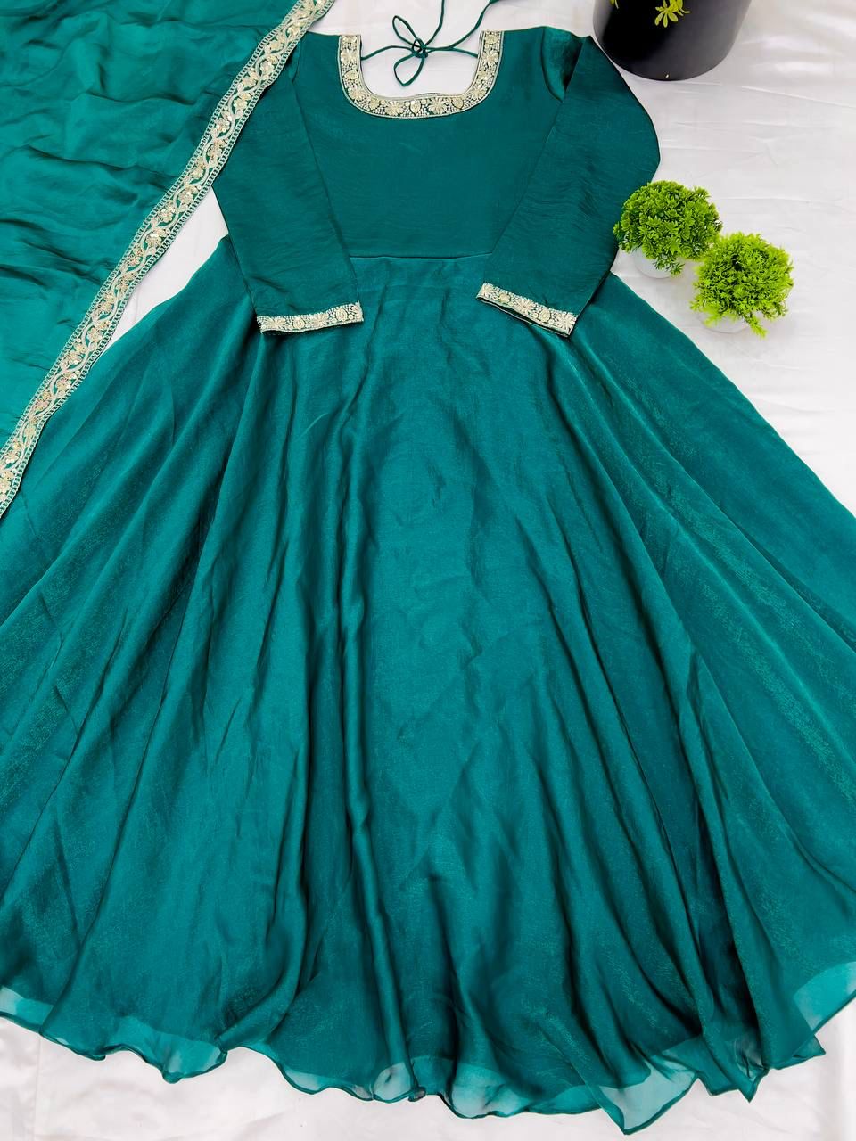 👗Premium Designer Party Wear Gown Set 👗