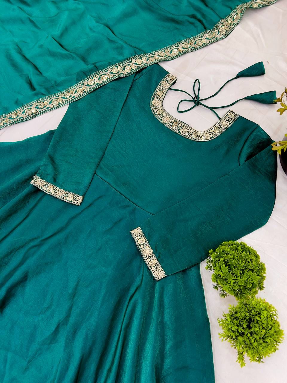 👗Premium Designer Party Wear Gown Set 👗